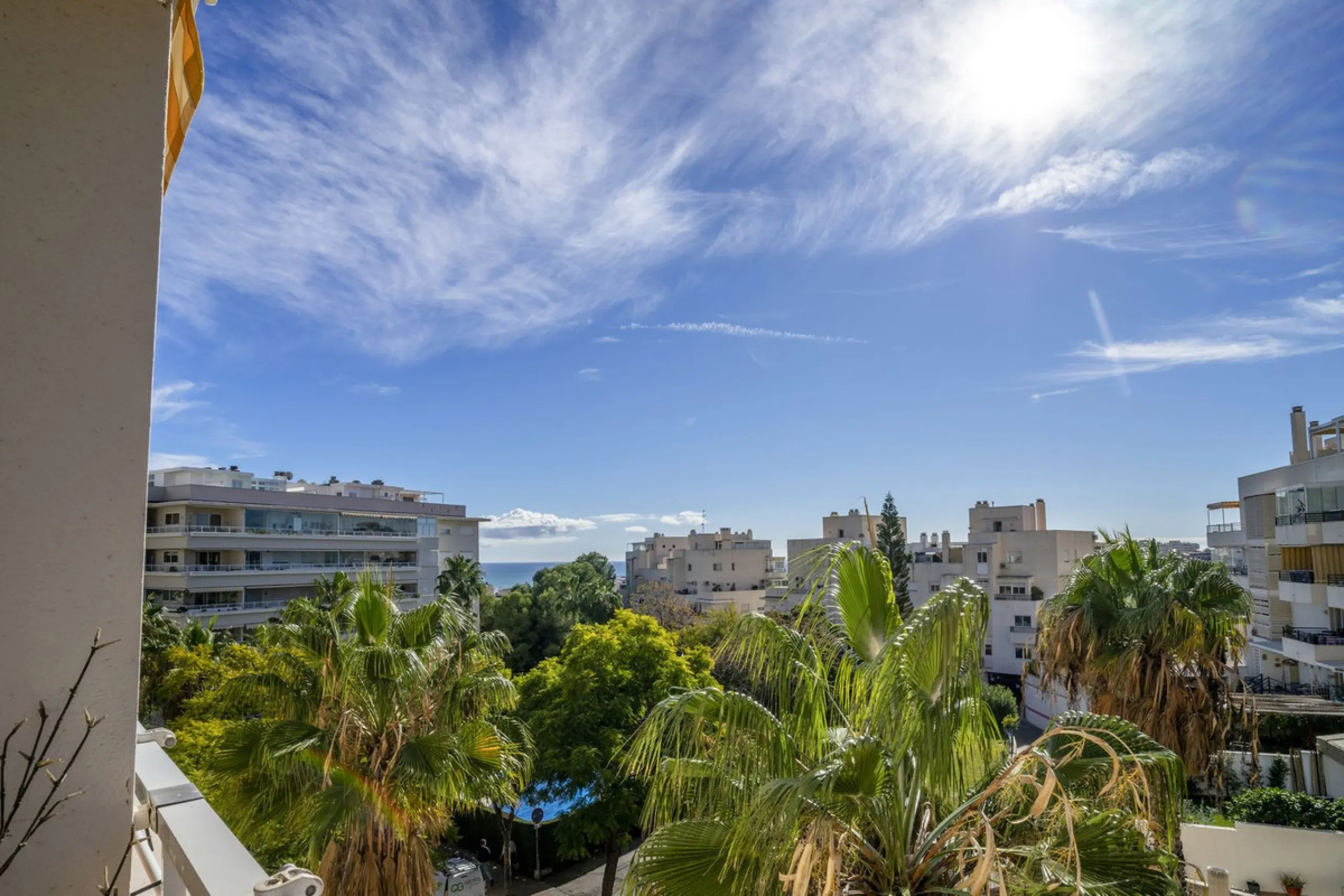 3-Bedroom Apartment in Private Complex with Terrace, Sea Views, Garage, and Storage – Arroyo de la Miel, Benalmádena