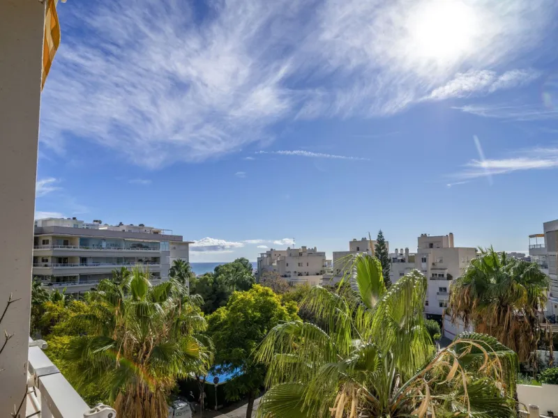 3-Bedroom Apartment in Private Complex with Terrace, Sea Views, Garage, and Storage – Arroyo de la Miel, Benalmádena