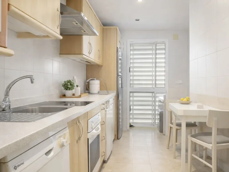 3-Bedroom Apartment in Private Complex with Terrace, Sea Views, Garage, and Storage – Arroyo de la Miel, Benalmádena