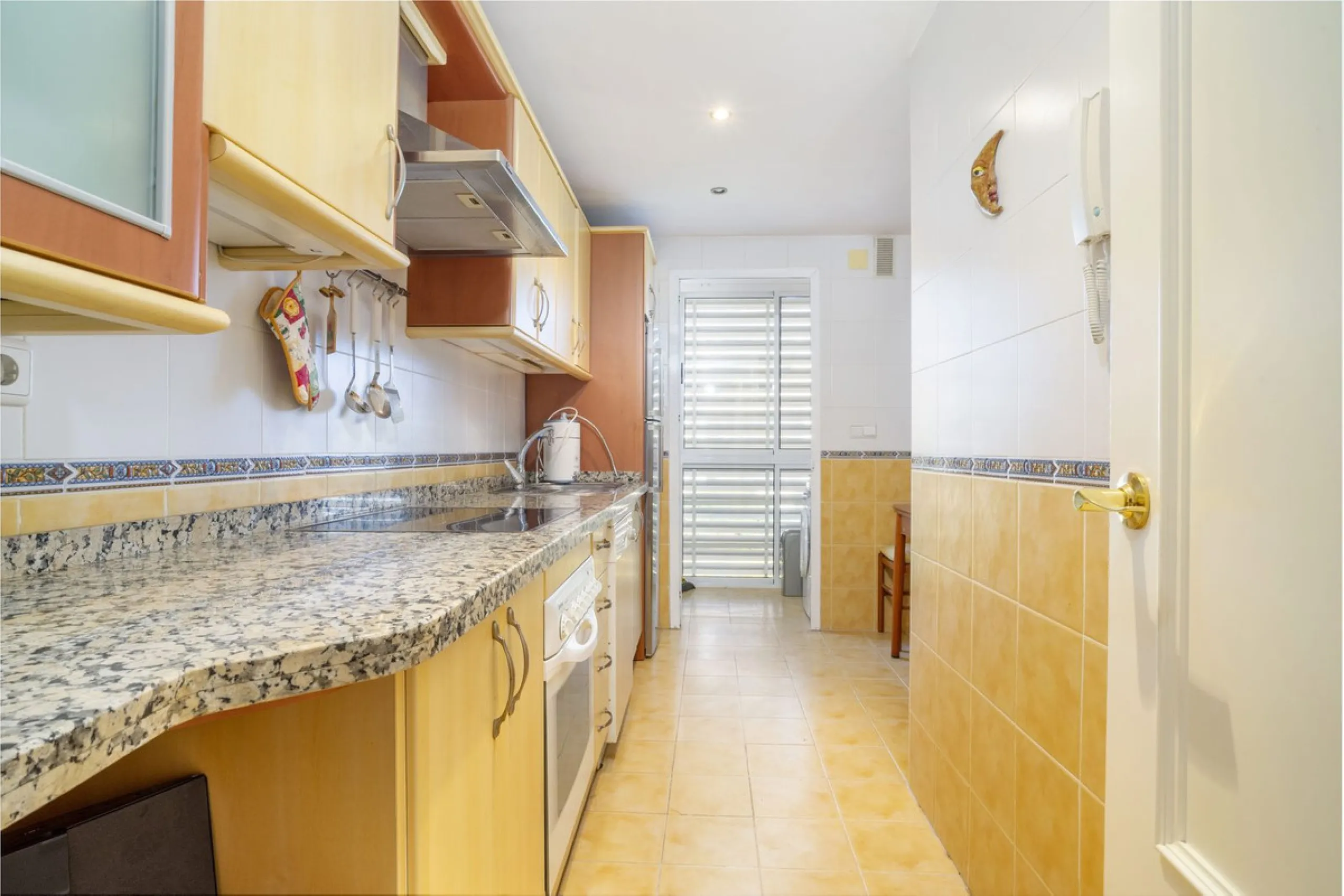 3-Bedroom Apartment in Private Complex with Terrace, Sea Views, Garage, and Storage – Arroyo de la Miel, Benalmádena
