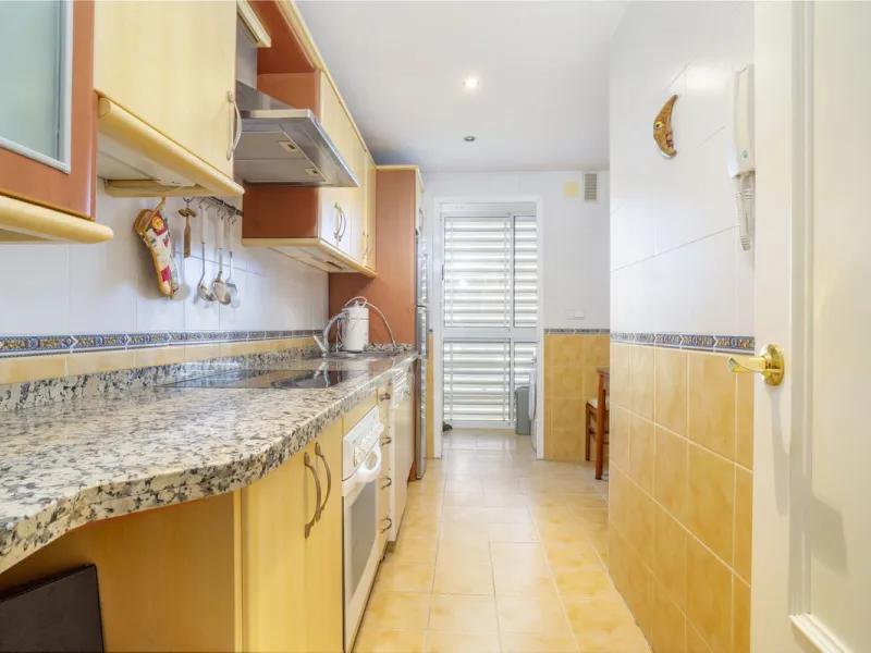 3-Bedroom Apartment in Private Complex with Terrace, Sea Views, Garage, and Storage – Arroyo de la Miel, Benalmádena