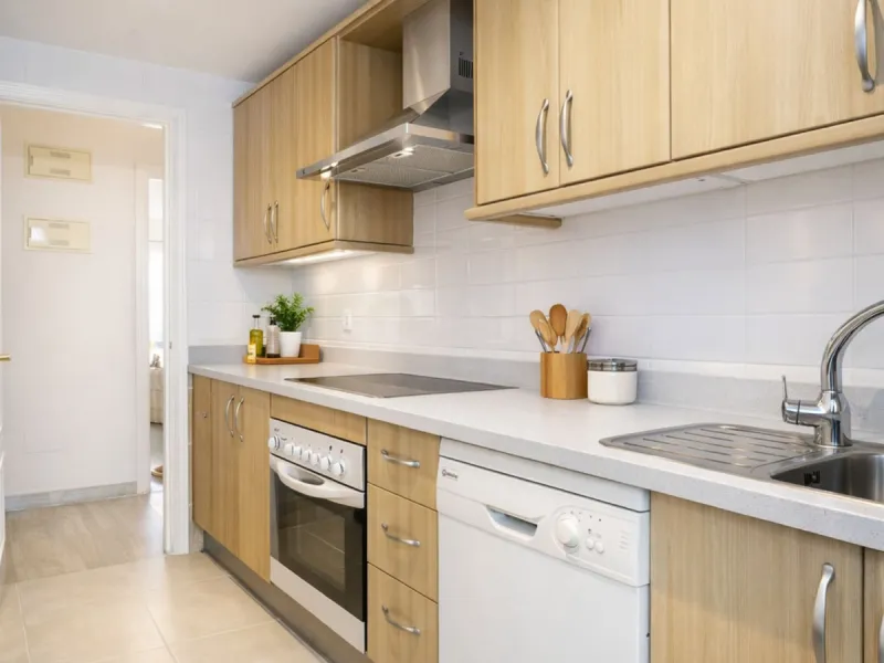 3-Bedroom Apartment in Private Complex with Terrace, Sea Views, Garage, and Storage – Arroyo de la Miel, Benalmádena