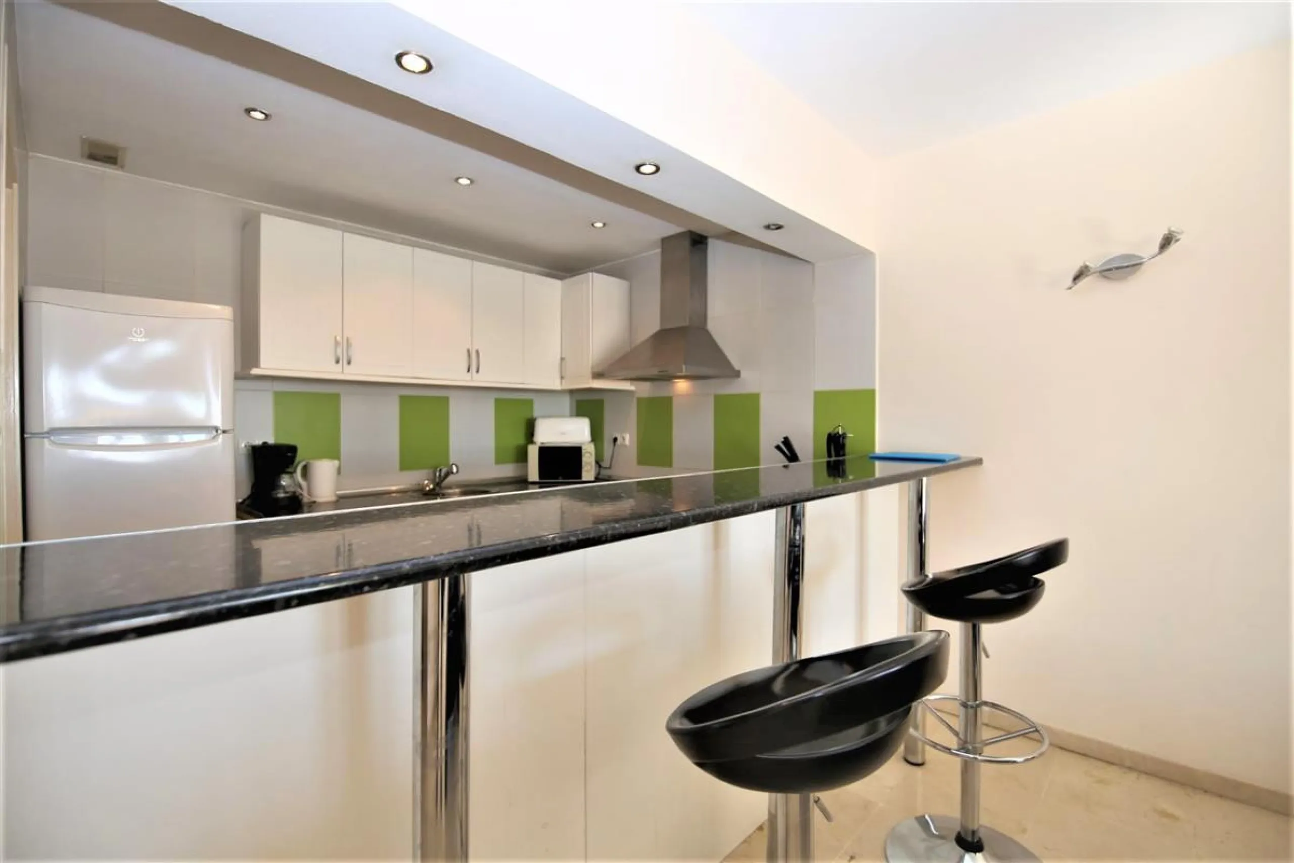 Apartment - Middle Floor Apartment в продаже в Estepona, Málaga. В доме 2 спален и 2 ванных комнат. Площадь дома 105 м². Площадь участка 105 м²