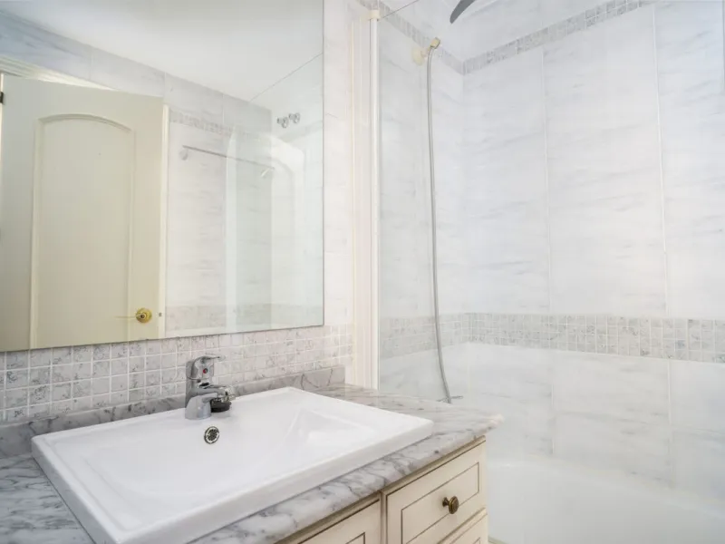 3-Bedroom Apartment in Private Complex with Terrace, Sea Views, Garage, and Storage – Arroyo de la Miel, Benalmádena