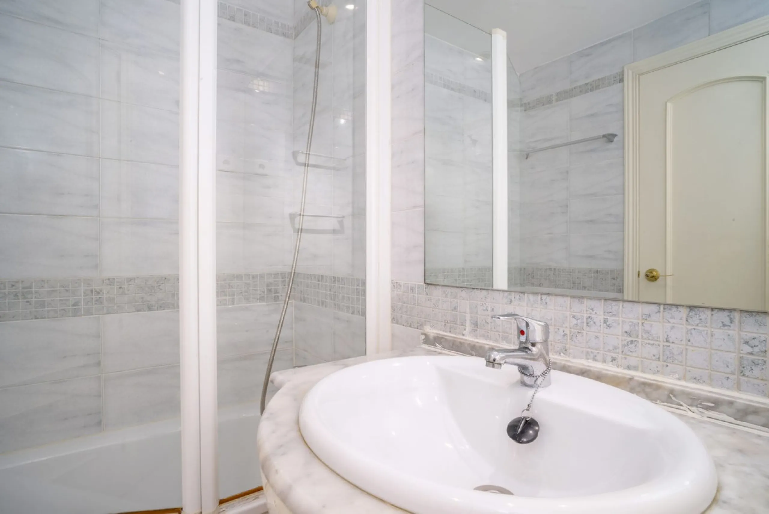 3-Bedroom Apartment in Private Complex with Terrace, Sea Views, Garage, and Storage – Arroyo de la Miel, Benalmádena