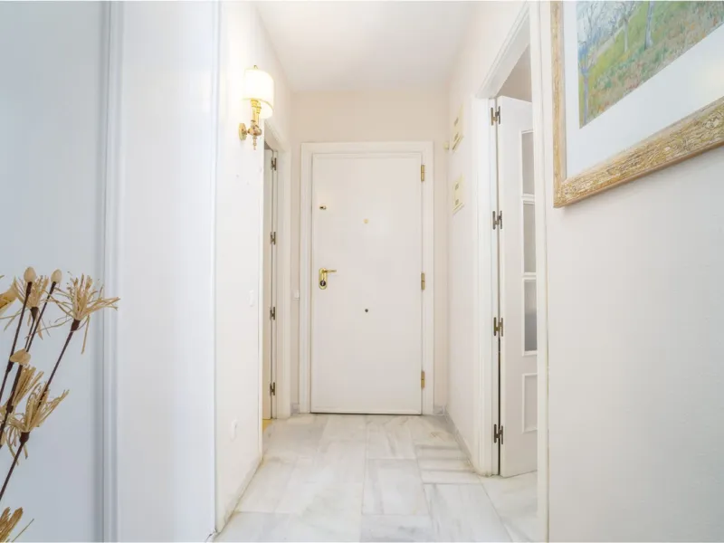 3-Bedroom Apartment in Private Complex with Terrace, Sea Views, Garage, and Storage – Arroyo de la Miel, Benalmádena