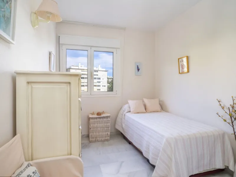 3-Bedroom Apartment in Private Complex with Terrace, Sea Views, Garage, and Storage – Arroyo de la Miel, Benalmádena