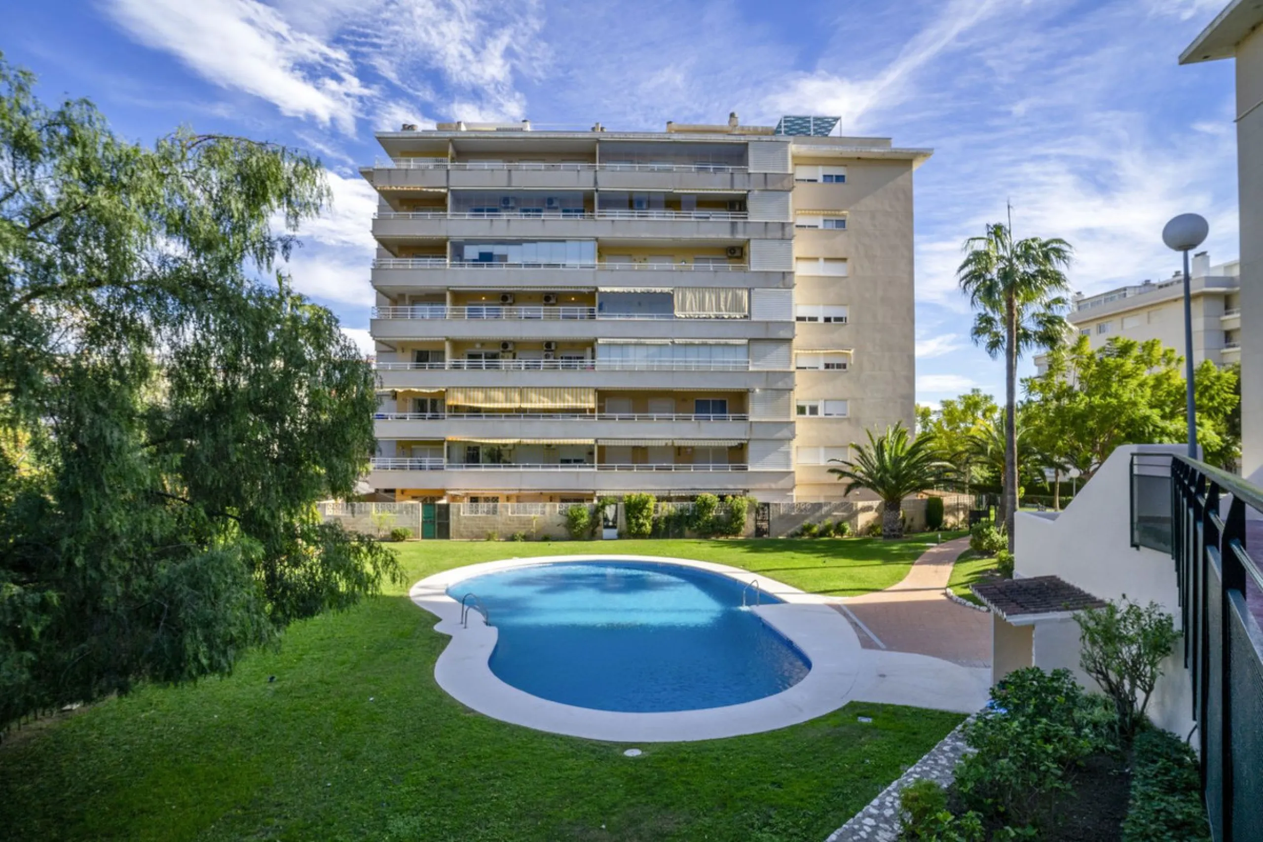 3-Bedroom Apartment in Private Complex with Terrace, Sea Views, Garage, and Storage – Arroyo de la Miel, Benalmádena
