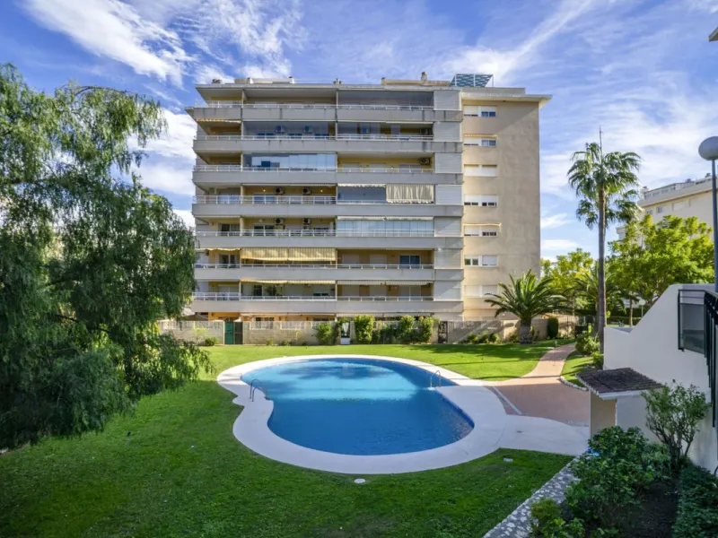 3-Bedroom Apartment in Private Complex with Terrace, Sea Views, Garage, and Storage – Arroyo de la Miel, Benalmádena
