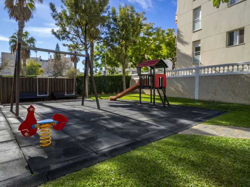 3-Bedroom Apartment in Private Complex with Terrace, Sea Views, Garage, and Storage – Arroyo de la Miel, Benalmádena
