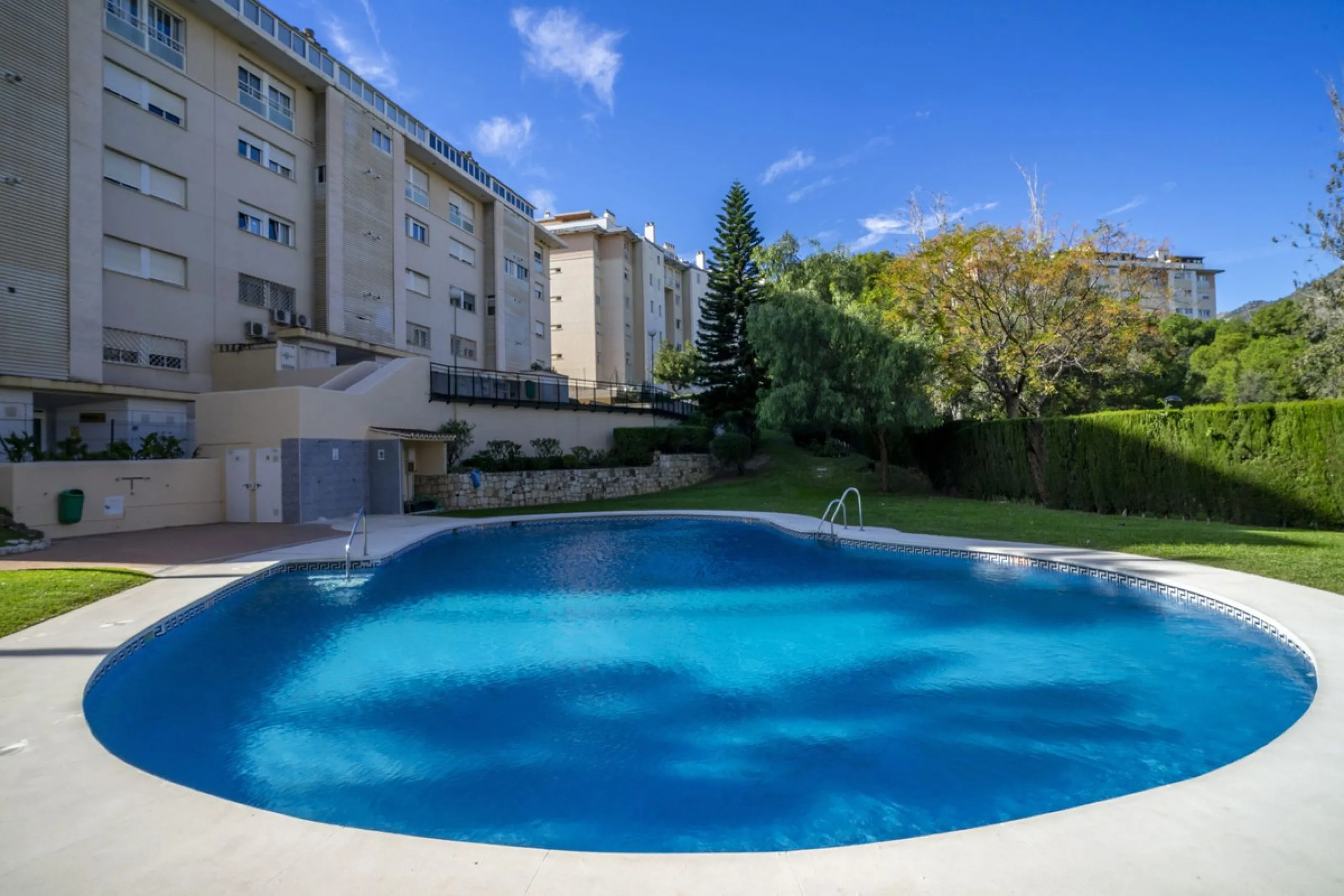 3-Bedroom Apartment in Private Complex with Terrace, Sea Views, Garage, and Storage – Arroyo de la Miel, Benalmádena