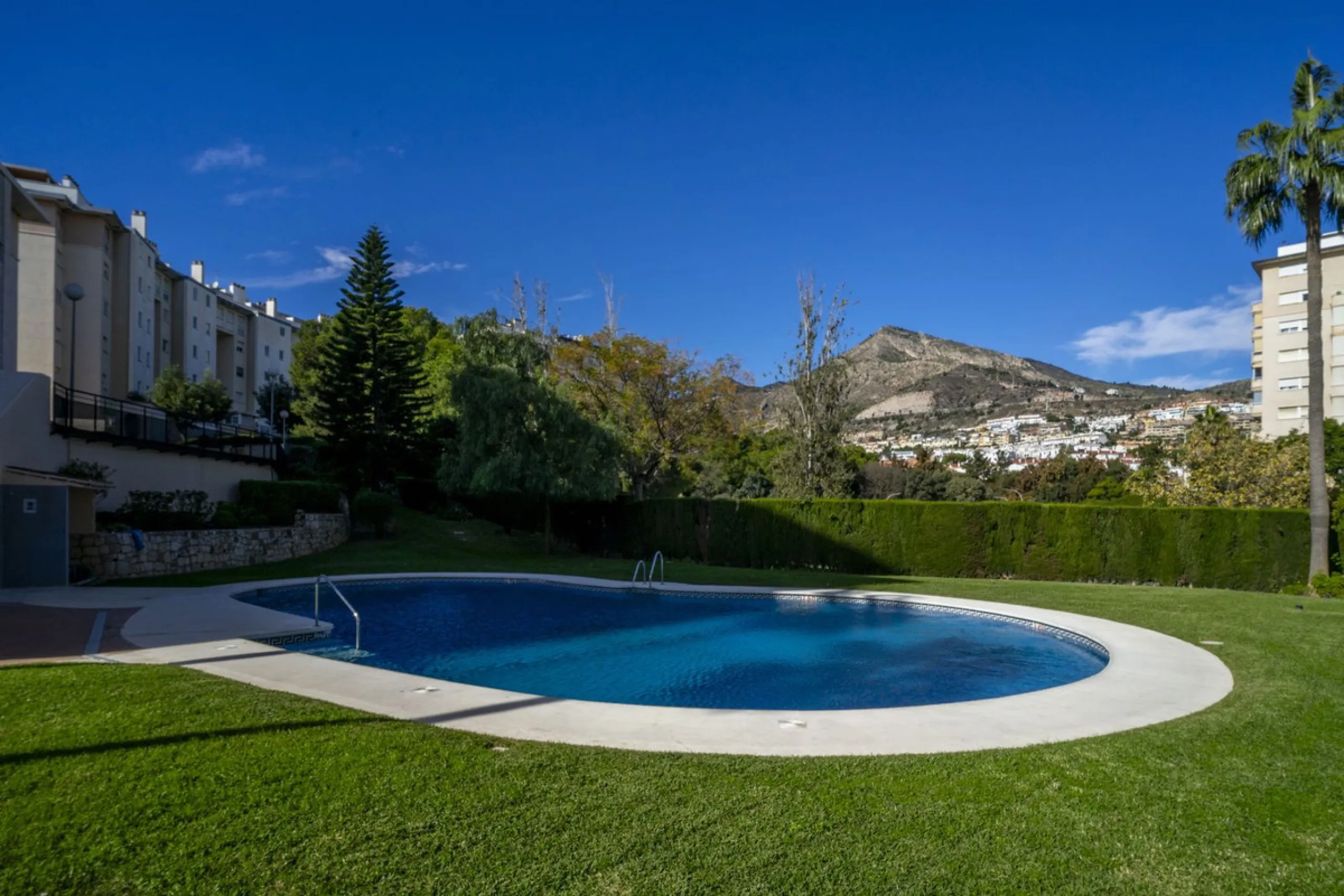 3-Bedroom Apartment in Private Complex with Terrace, Sea Views, Garage, and Storage – Arroyo de la Miel, Benalmádena