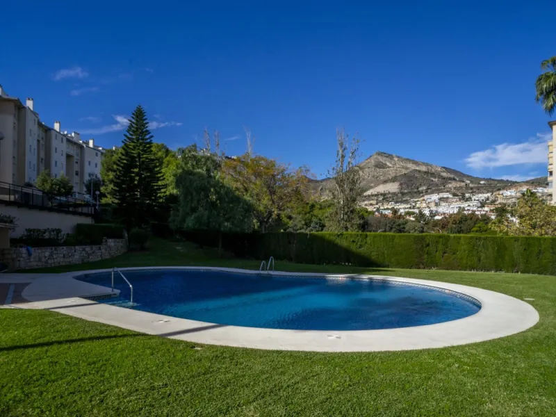 3-Bedroom Apartment in Private Complex with Terrace, Sea Views, Garage, and Storage – Arroyo de la Miel, Benalmádena