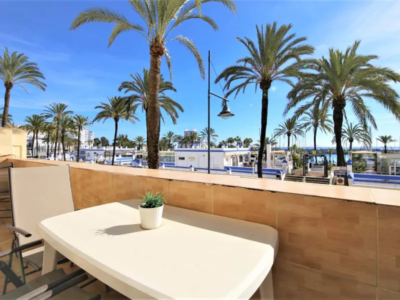 Apartment - Middle Floor Apartment в продаже в Estepona, Málaga. В доме 2 спален и 2 ванных комнат. Площадь дома 105 м². Площадь участка 105 м²