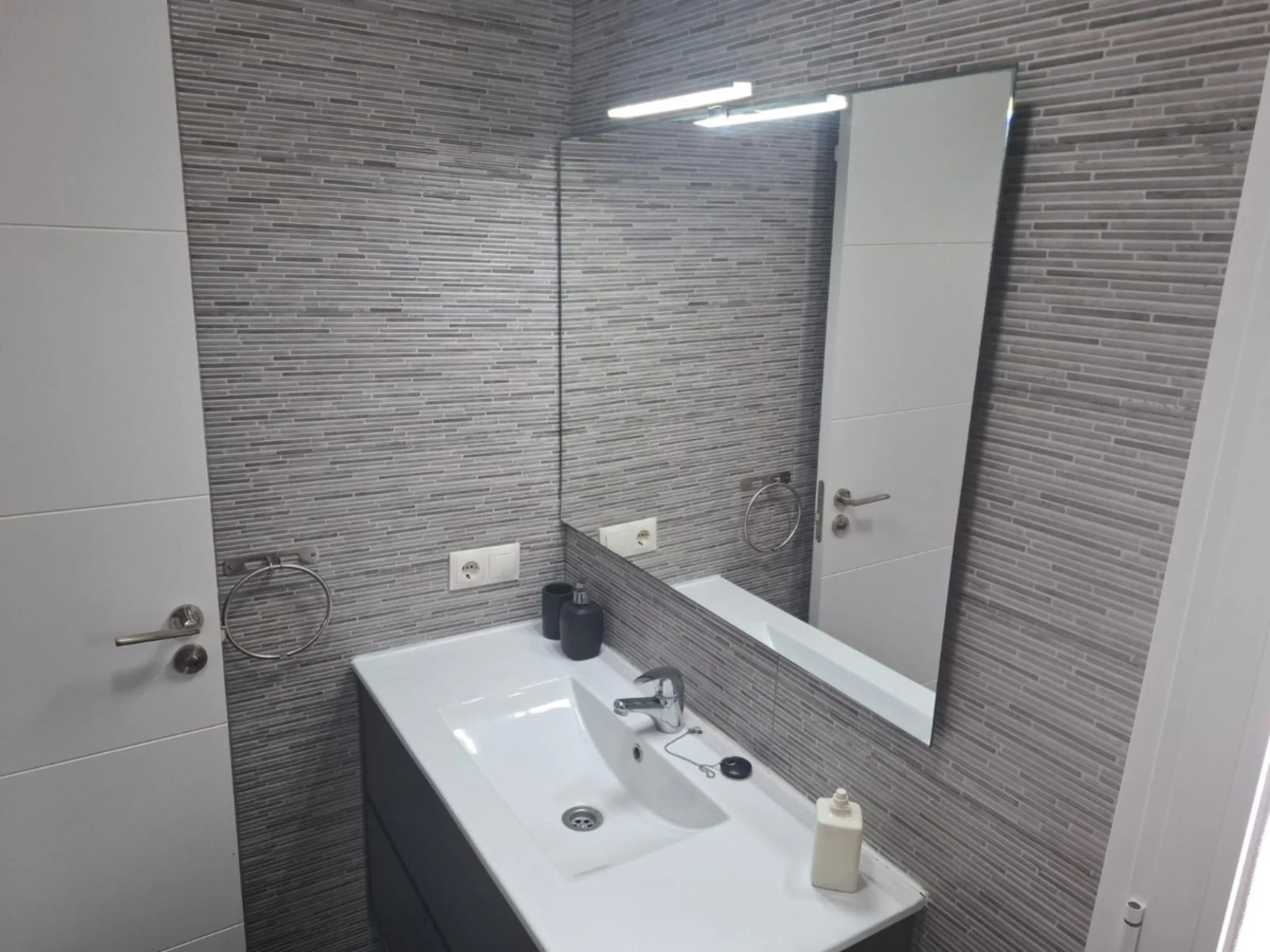 House - Townhouse в продаже в Marbella, Málaga. В доме 2 спален и 1 ванных комнат. Площадь дома 48 м²