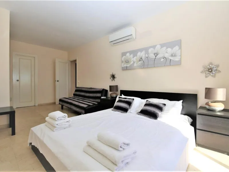 Apartment - Middle Floor Apartment в продаже в Estepona, Málaga. В доме 2 спален и 2 ванных комнат. Площадь дома 105 м². Площадь участка 105 м²
