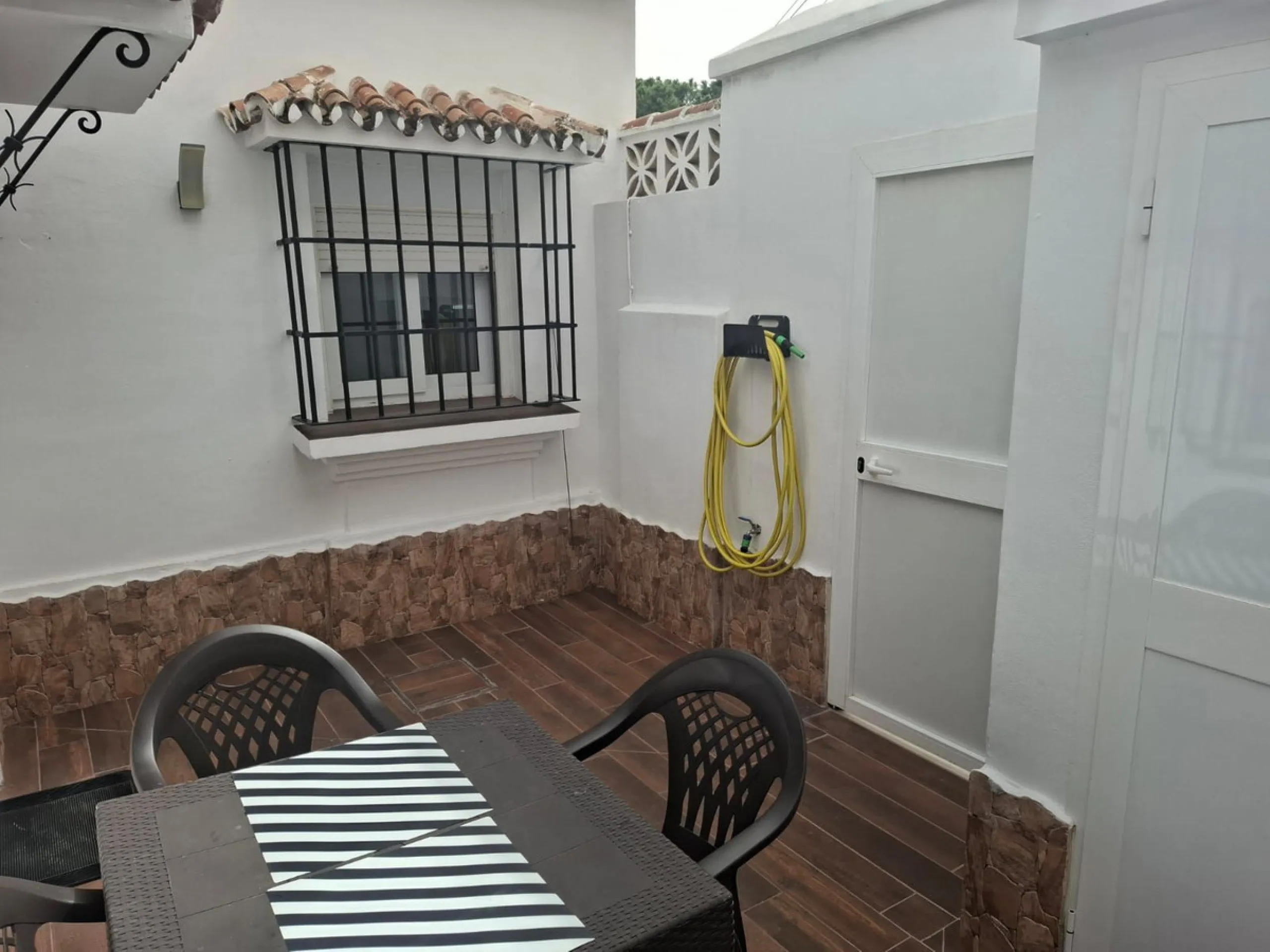 House - Townhouse в продаже в Marbella, Málaga. В доме 2 спален и 1 ванных комнат. Площадь дома 48 м²