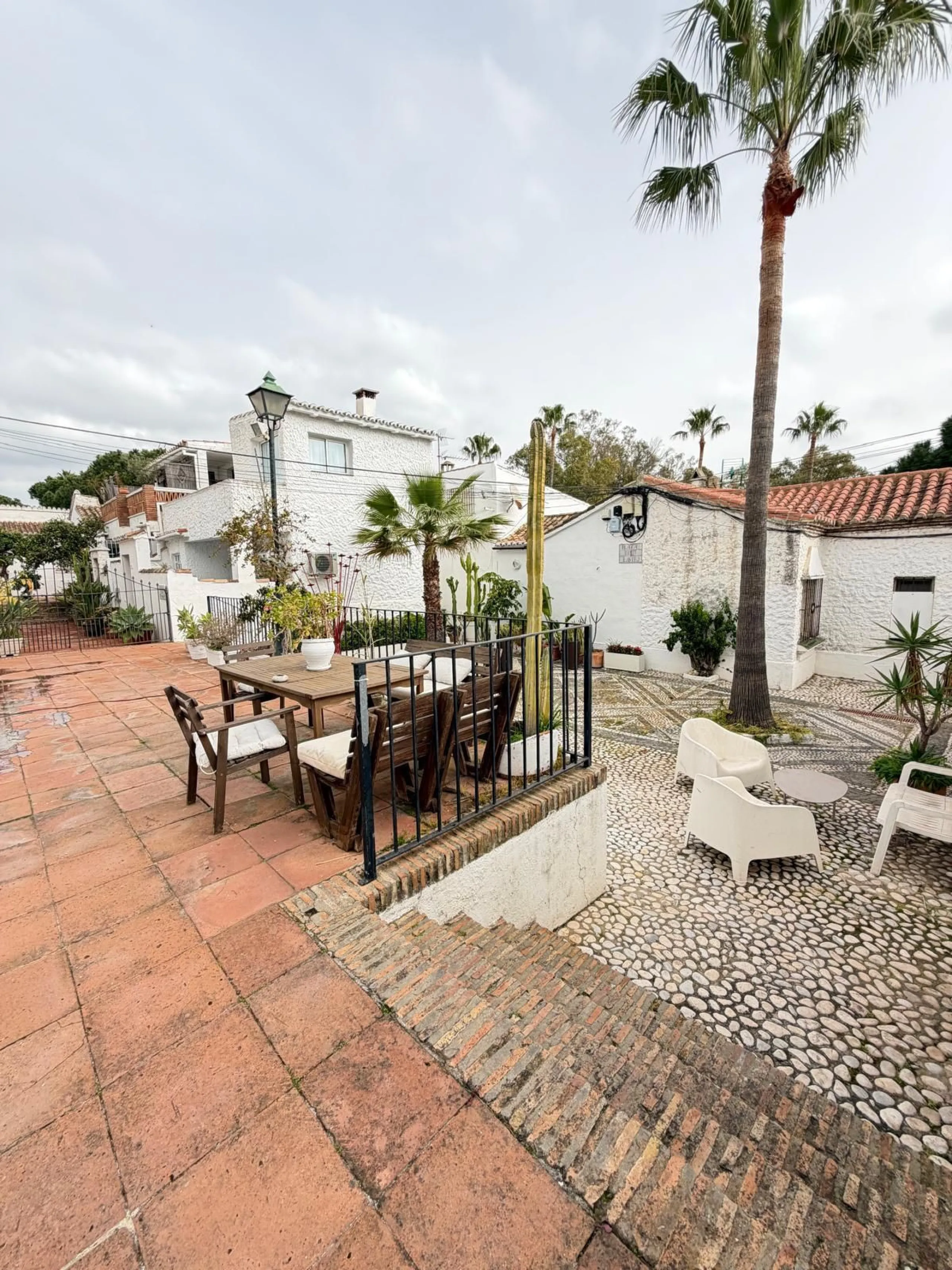 House - Townhouse в продаже в Marbella, Málaga. В доме 2 спален и 1 ванных комнат. Площадь дома 48 м²