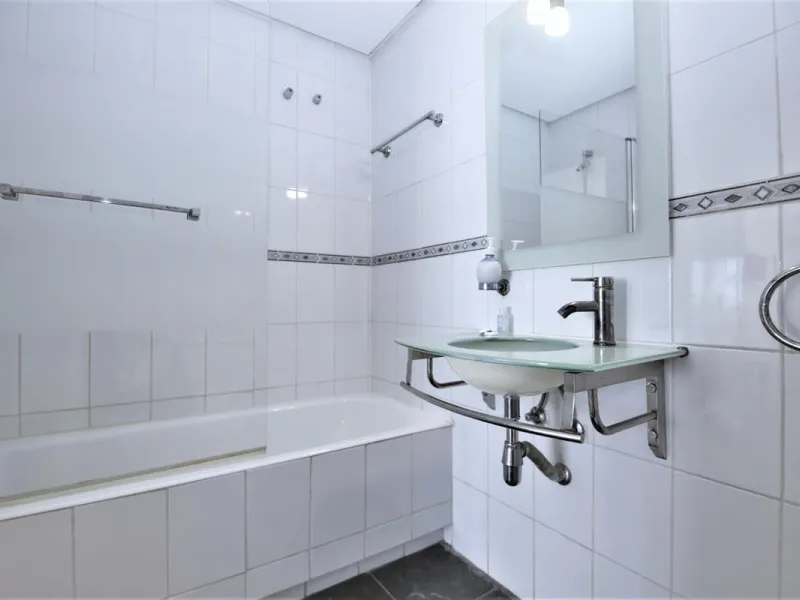 Apartment - Middle Floor Apartment в продаже в Estepona, Málaga. В доме 2 спален и 2 ванных комнат. Площадь дома 105 м². Площадь участка 105 м²