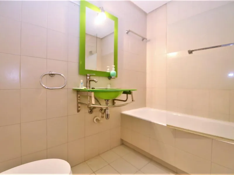 Apartment - Middle Floor Apartment в продаже в Estepona, Málaga. В доме 2 спален и 2 ванных комнат. Площадь дома 105 м². Площадь участка 105 м²