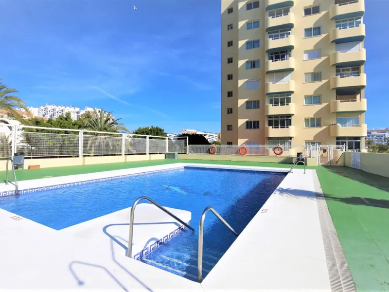 Apartment - Middle Floor Apartment в продаже в Estepona, Málaga. В доме 2 спален и 2 ванных комнат. Площадь дома 105 м². Площадь участка 105 м²