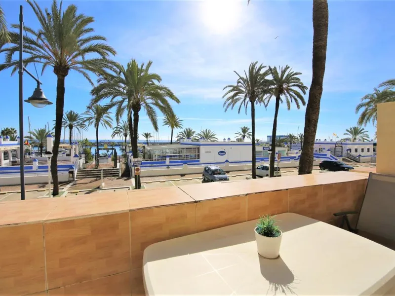 Apartment - Middle Floor Apartment в продаже в Estepona, Málaga. В доме 2 спален и 2 ванных комнат. Площадь дома 105 м². Площадь участка 105 м²