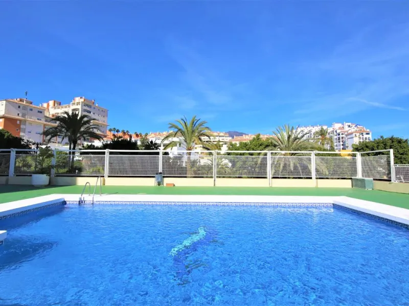 Apartment - Middle Floor Apartment в продаже в Estepona, Málaga. В доме 2 спален и 2 ванных комнат. Площадь дома 105 м². Площадь участка 105 м²