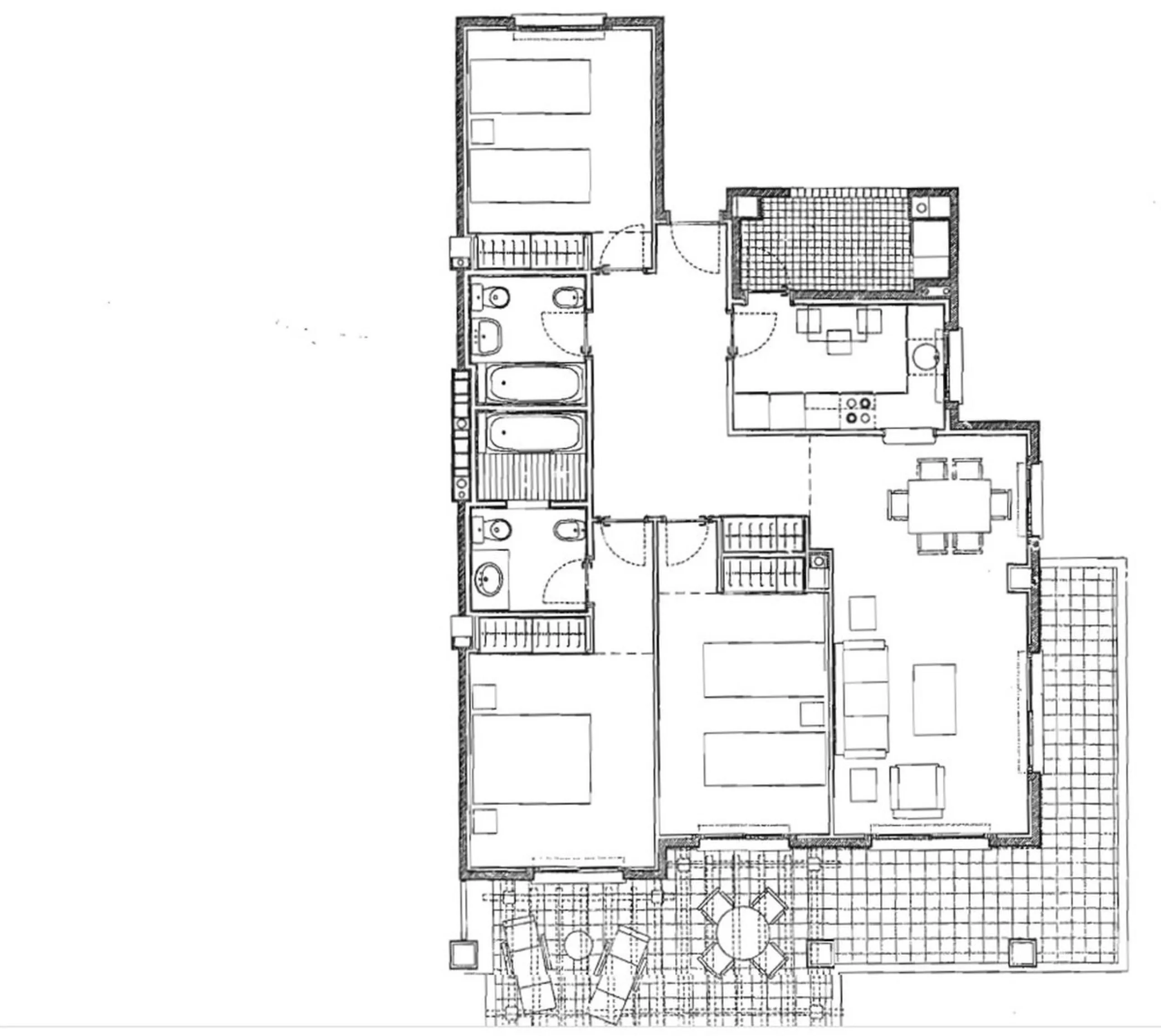 Spacious 3-bedroom top-floor apartment with stunning sea views!