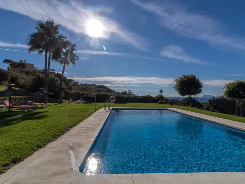 Spacious 3-bedroom top-floor apartment with stunning sea views!