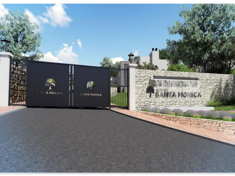Magnificent 2,000 m² plot with stunning sea views, located in Torremuelle, one of the most exclusive and peaceful residential areas between Fuengirola and Benalmádena, just 600 metres from the beach.