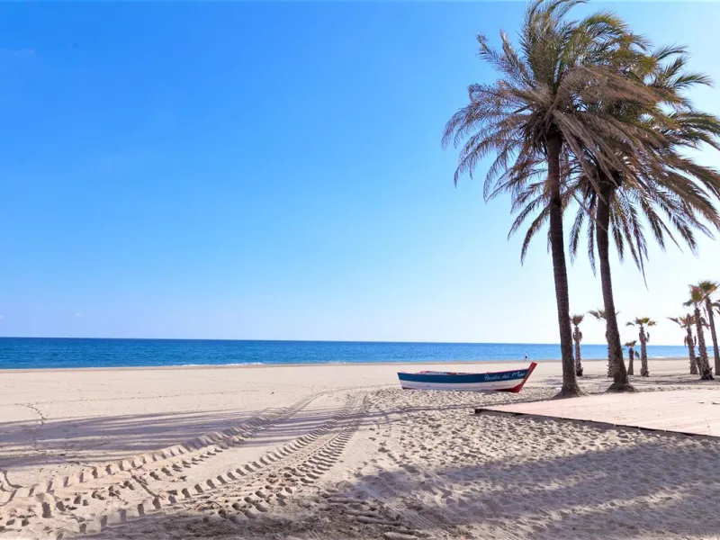 Apartment - Middle Floor Apartment в продаже в Estepona, Málaga. В доме 2 спален и 2 ванных комнат. Площадь дома 105 м². Площадь участка 105 м²