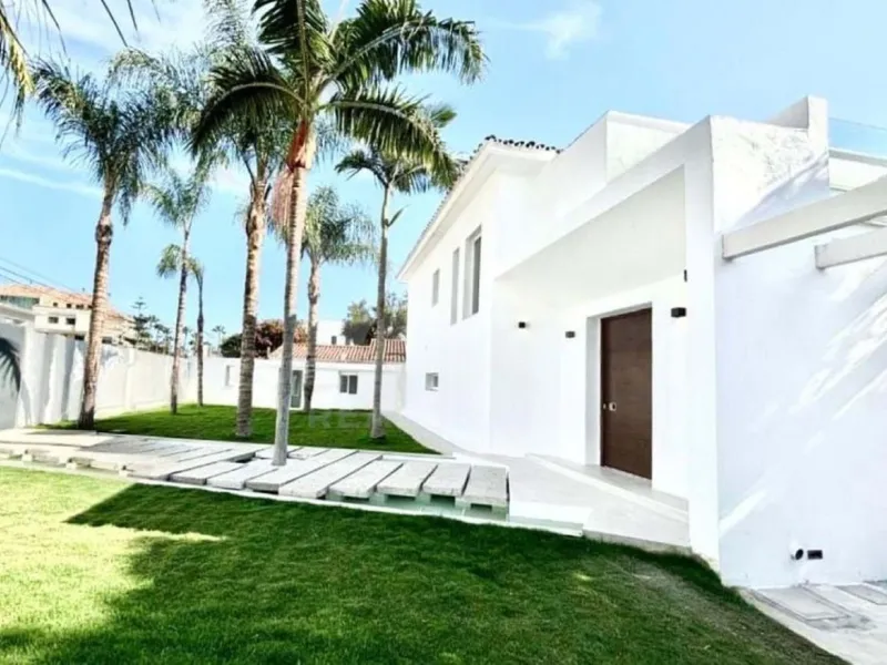 LUXURY VILLA IN RIO VERDE: FULLY RENOVATED 2024 (GOLDEN MILE)
