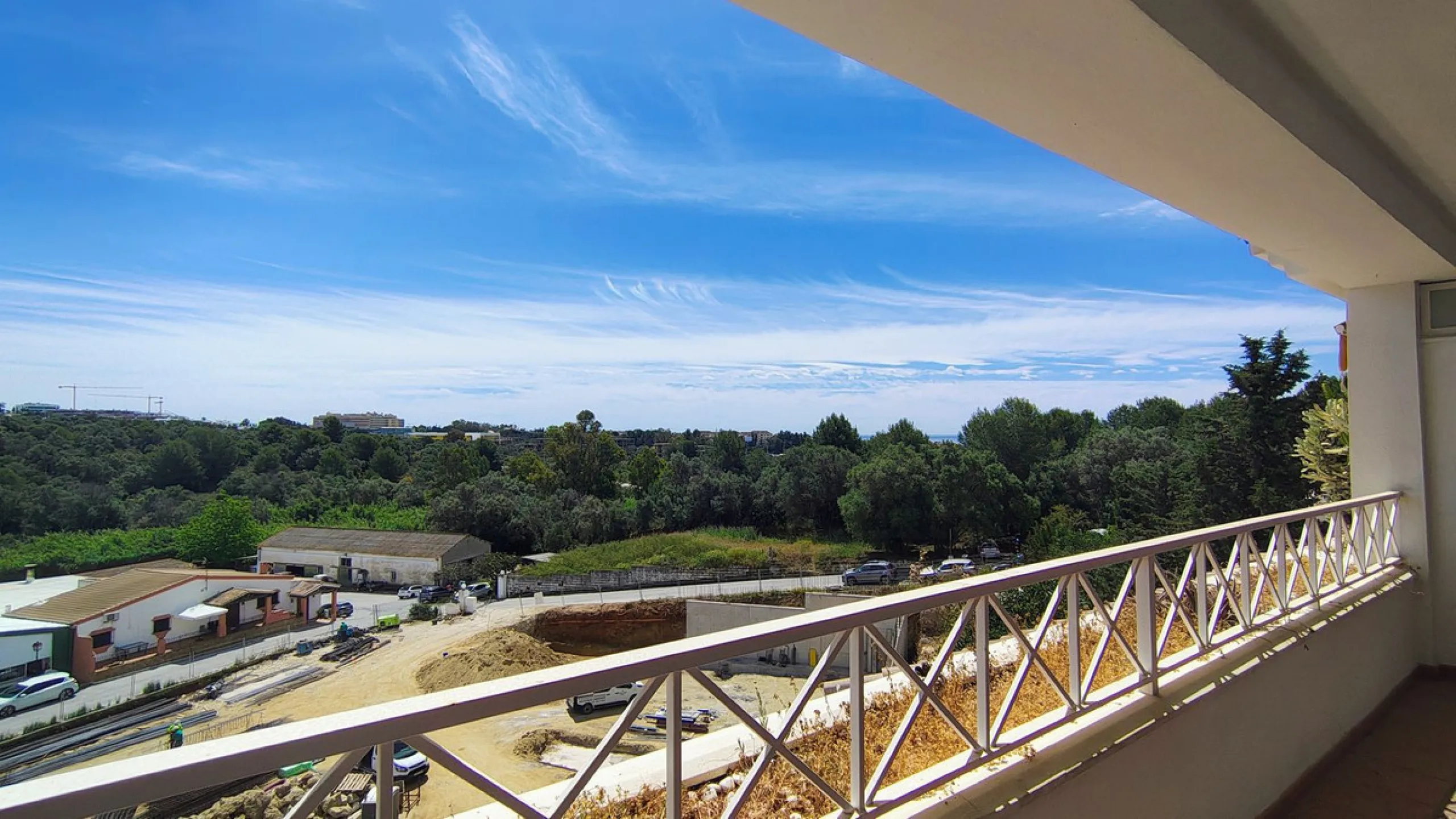 Elegance and Relaxation by the Golf Course in Río Real, Marbella