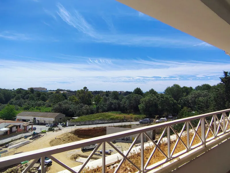 Elegance and Relaxation by the Golf Course in Río Real, Marbella