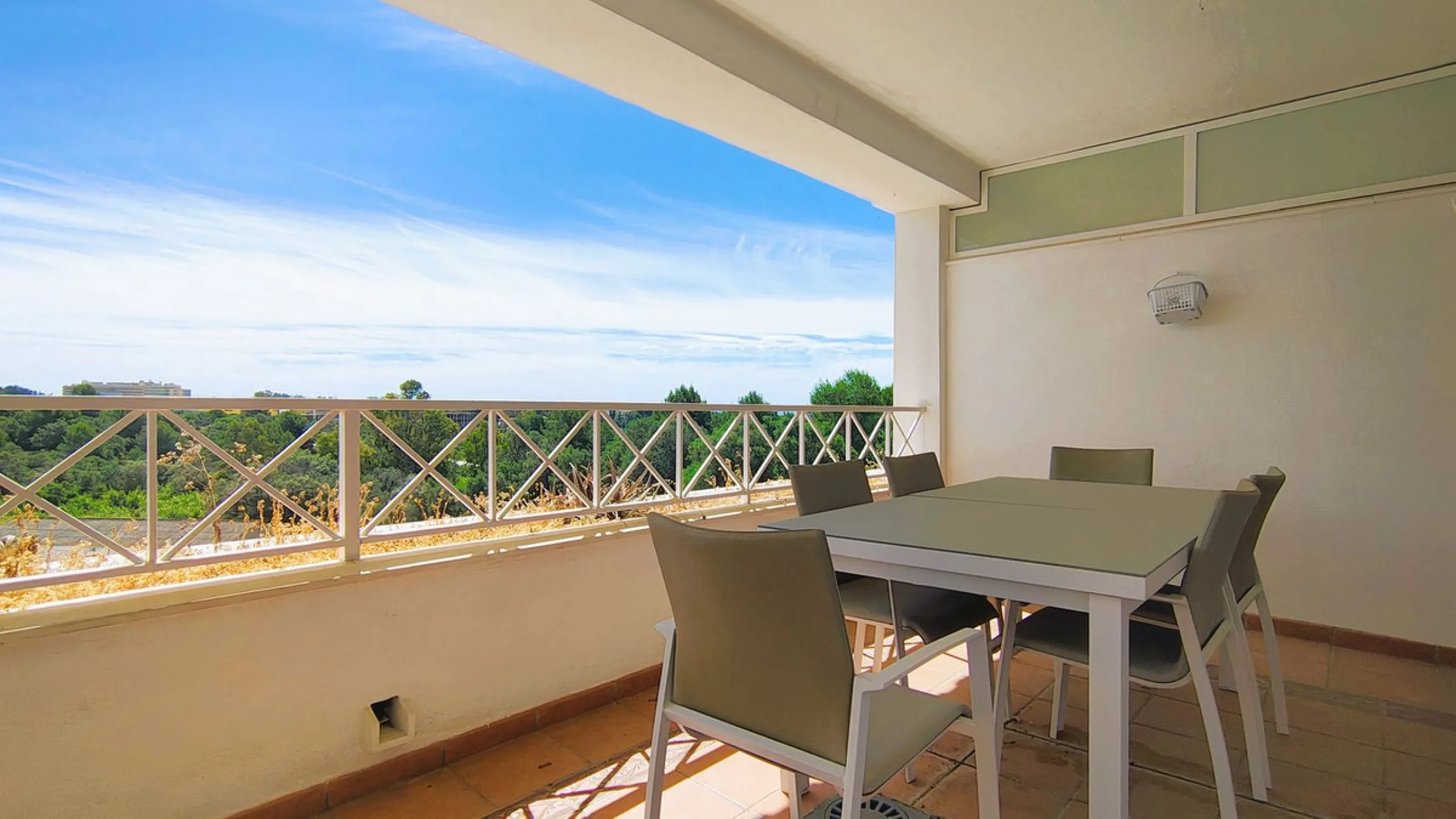 Elegance and Relaxation by the Golf Course in Río Real, Marbella