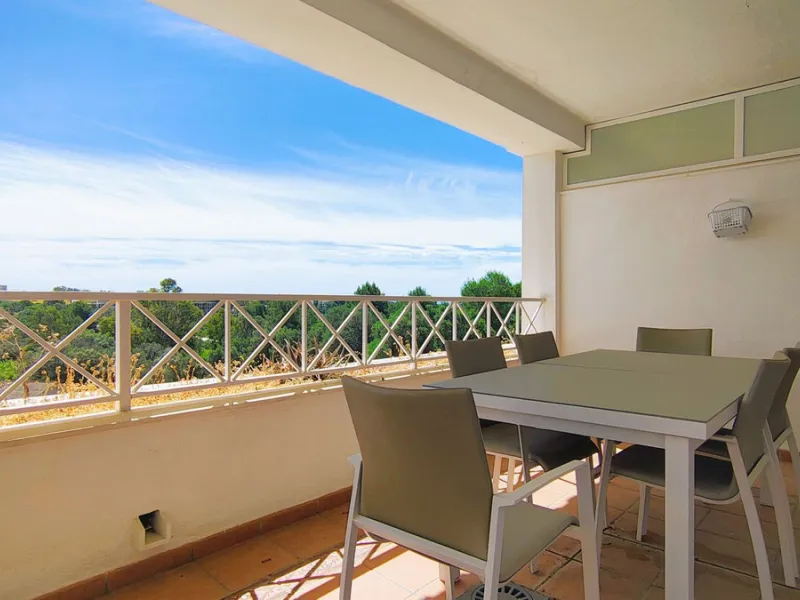 Elegance and Relaxation by the Golf Course in Río Real, Marbella