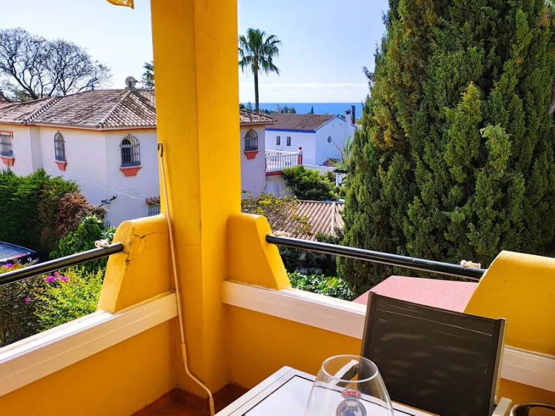 Aquí tienes la versión en inglés, utilizando terminología profesional inmobiliaria para atraer tanto a clientes internacionales como a inversores.