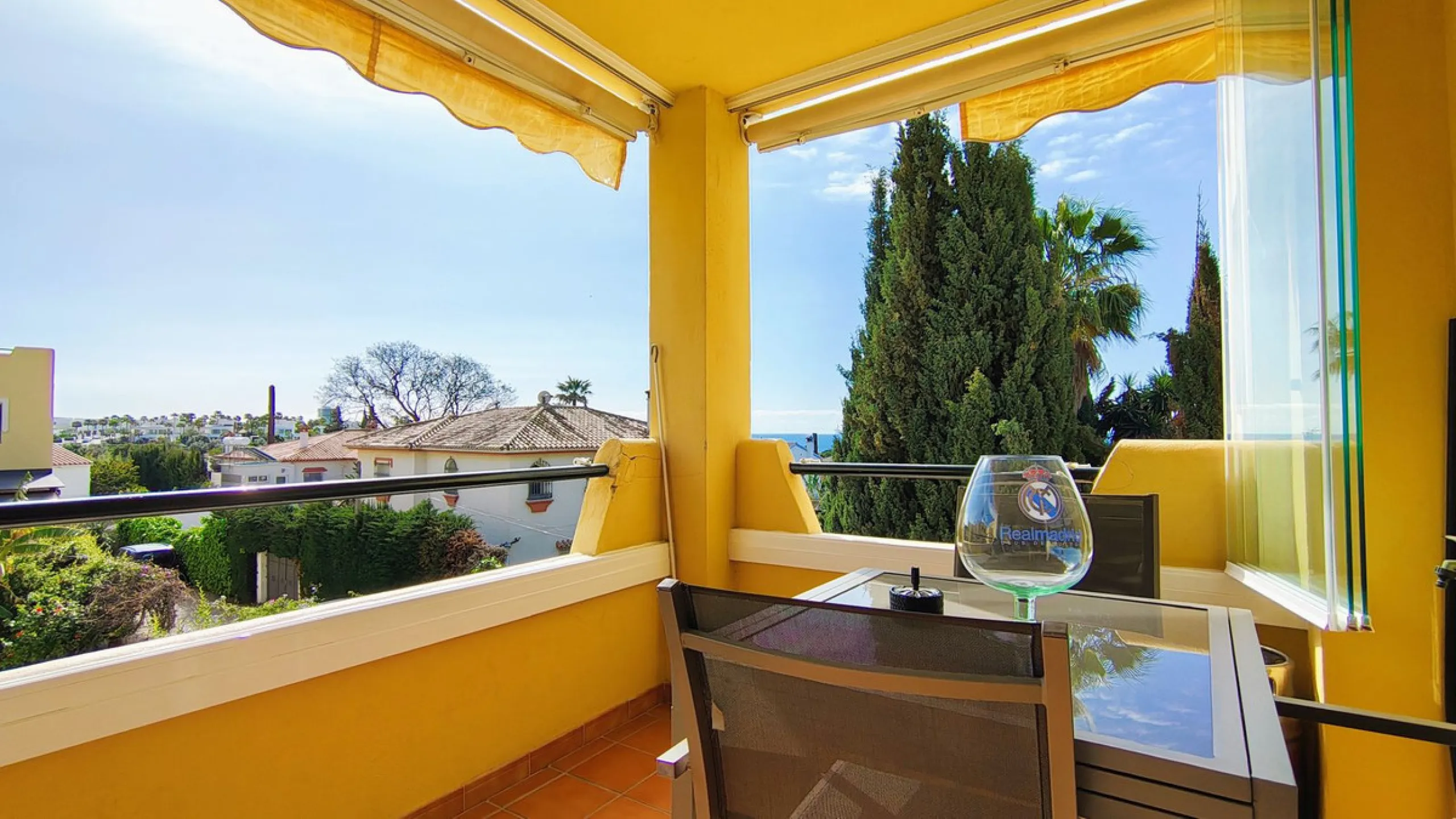 Apartment - Top Floor Apartment в продаже в Marbella, Málaga. В доме 2 спален и 2 ванных комнат. Площадь дома 100 м²