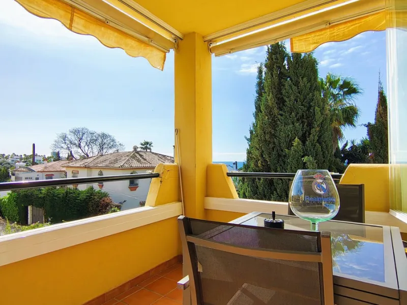 Apartment - Top Floor Apartment в продаже в Marbella, Málaga. В доме 2 спален и 2 ванных комнат. Площадь дома 100 м²