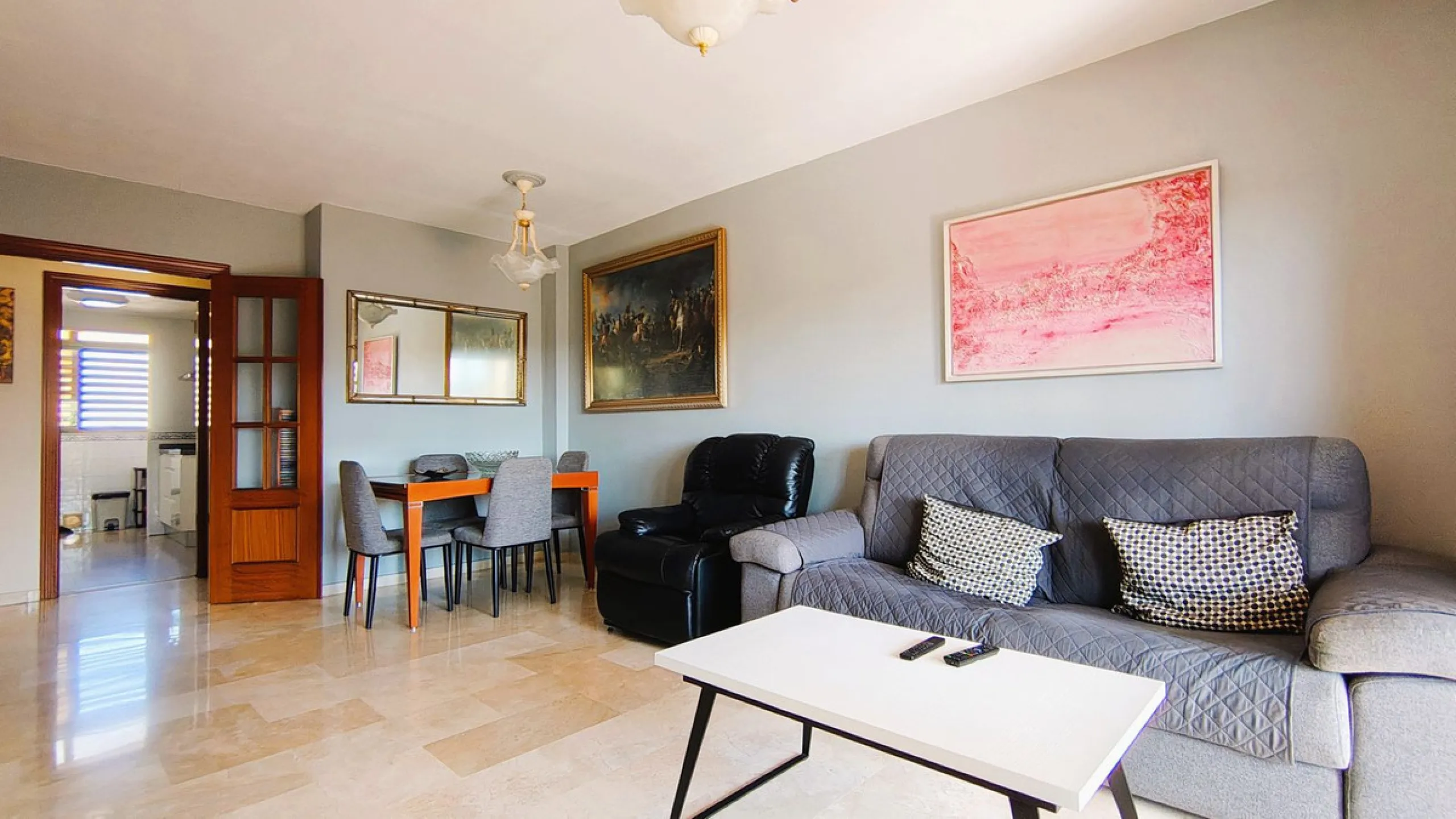 Apartment - Top Floor Apartment в продаже в Marbella, Málaga. В доме 2 спален и 2 ванных комнат. Площадь дома 100 м²