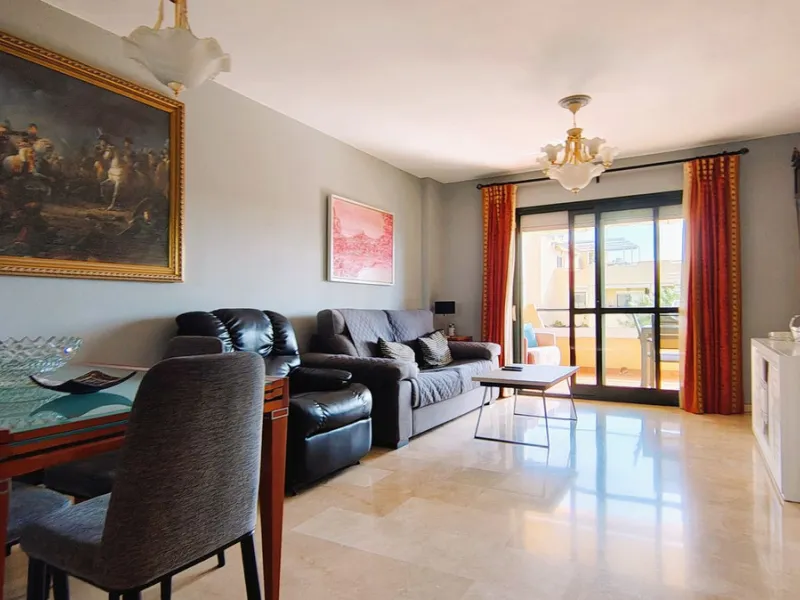 Apartment - Top Floor Apartment в продаже в Marbella, Málaga. В доме 2 спален и 2 ванных комнат. Площадь дома 100 м²