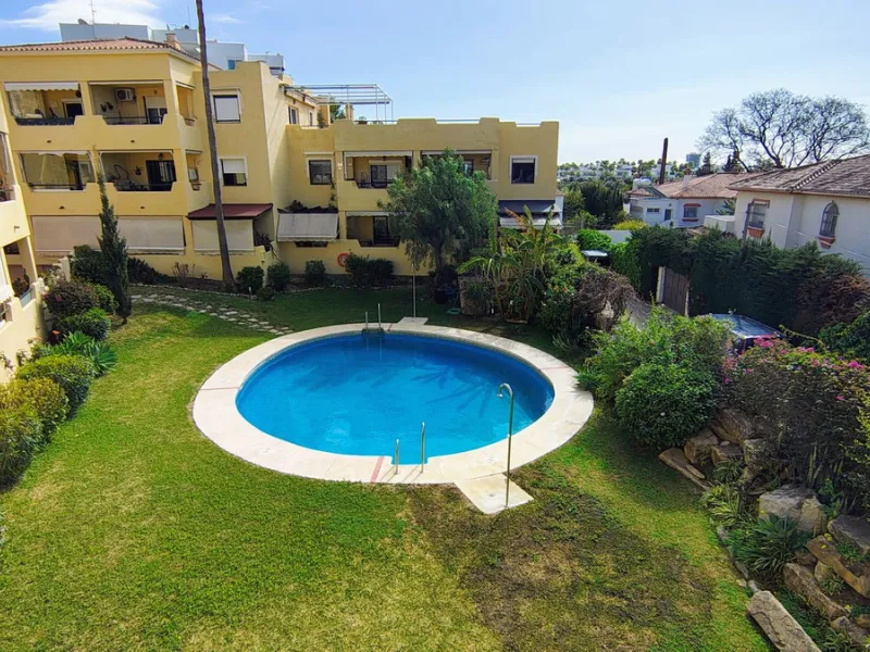 Apartment - Top Floor Apartment в продаже в Marbella, Málaga. В доме 2 спален и 2 ванных комнат. Площадь дома 100 м²