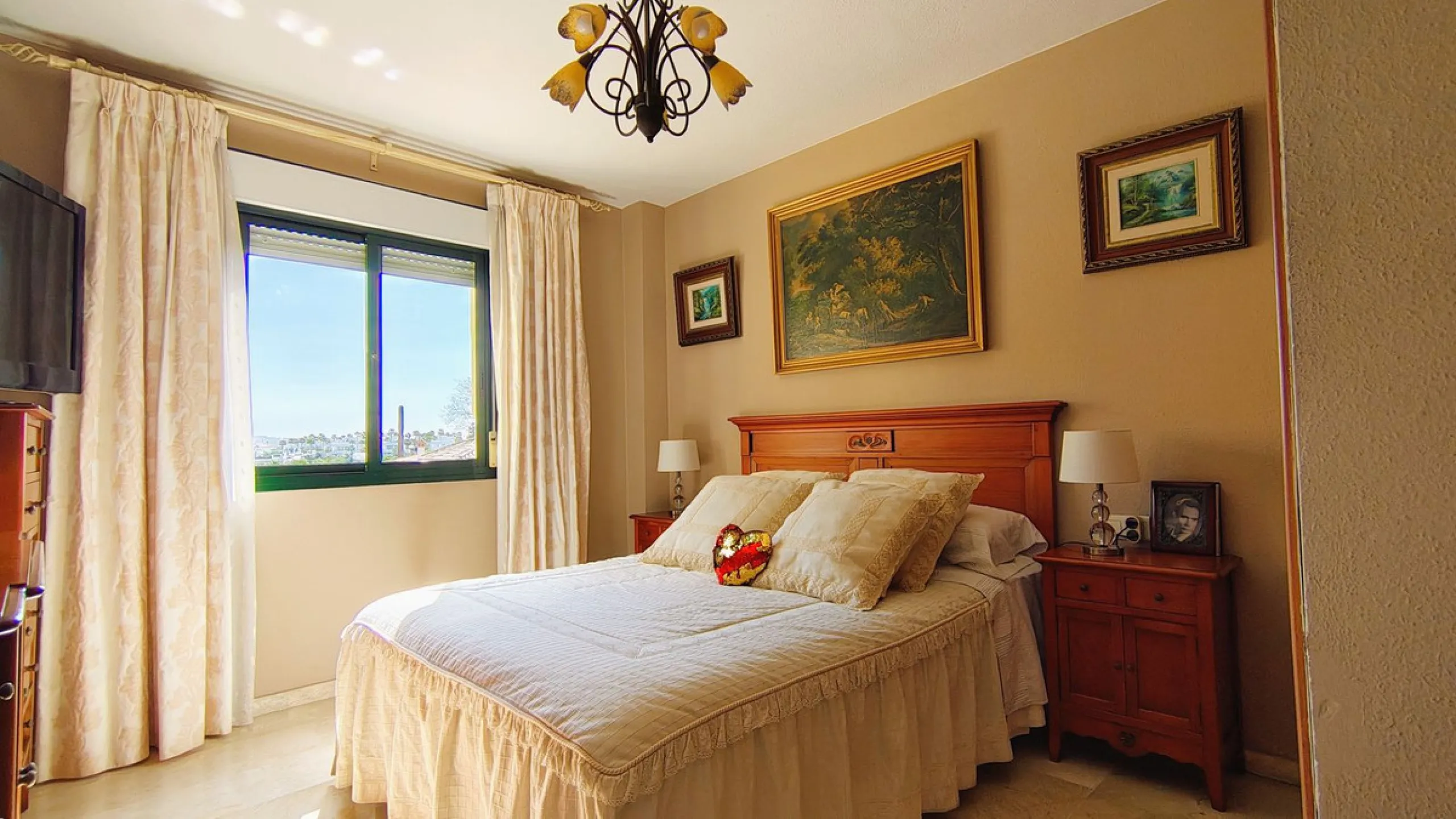 Apartment - Top Floor Apartment в продаже в Marbella, Málaga. В доме 2 спален и 2 ванных комнат. Площадь дома 100 м²