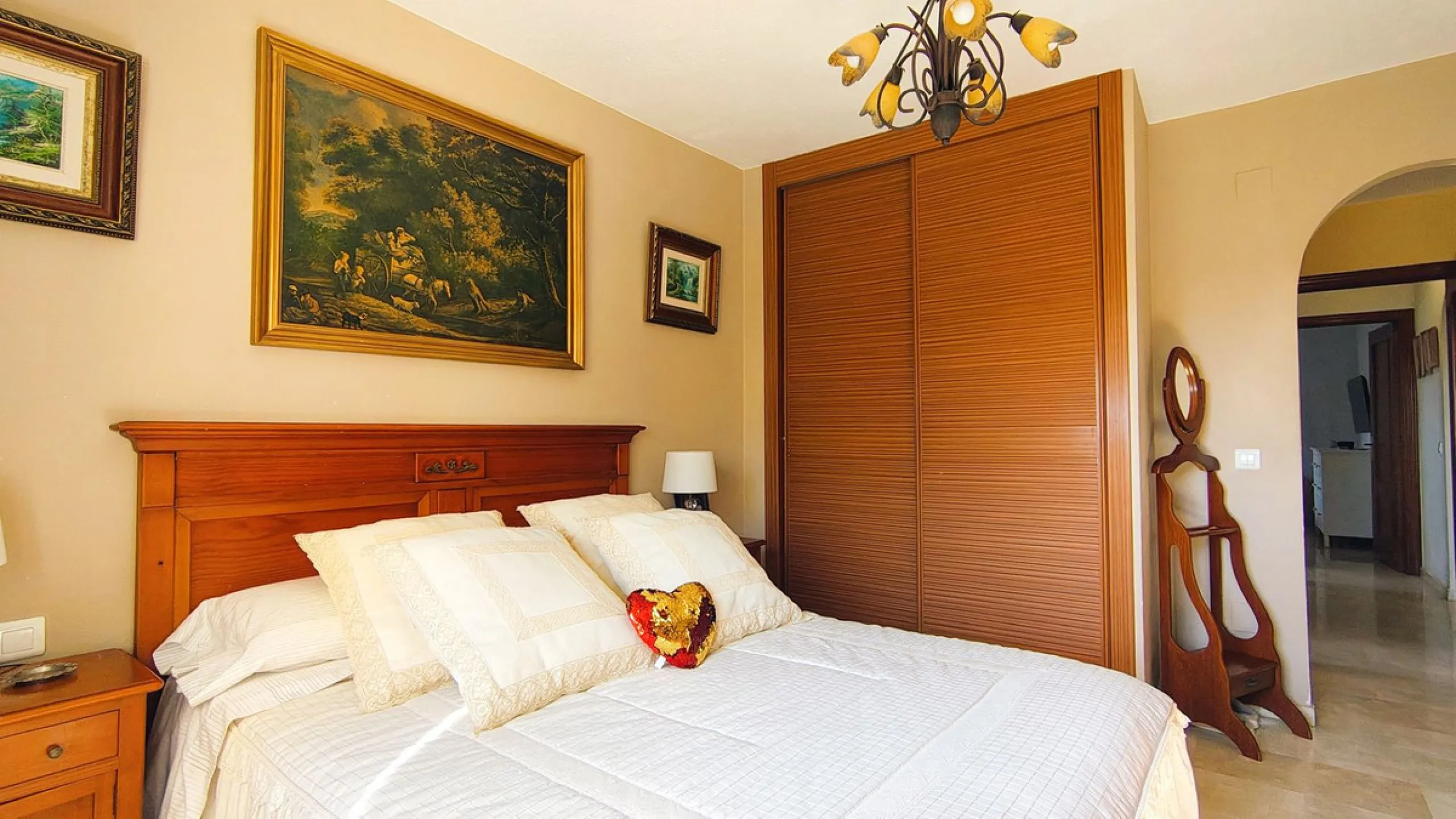 Apartment - Top Floor Apartment в продаже в Marbella, Málaga. В доме 2 спален и 2 ванных комнат. Площадь дома 100 м²