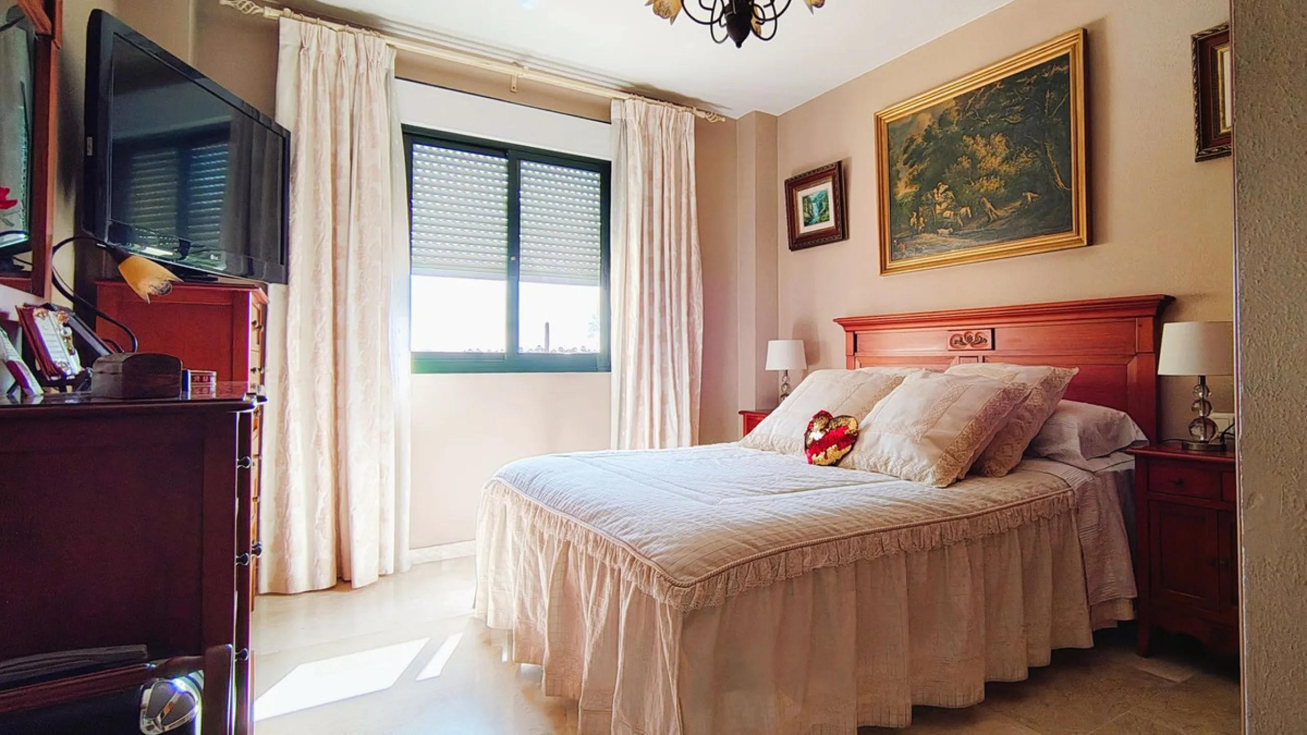 Apartment - Top Floor Apartment в продаже в Marbella, Málaga. В доме 2 спален и 2 ванных комнат. Площадь дома 100 м²