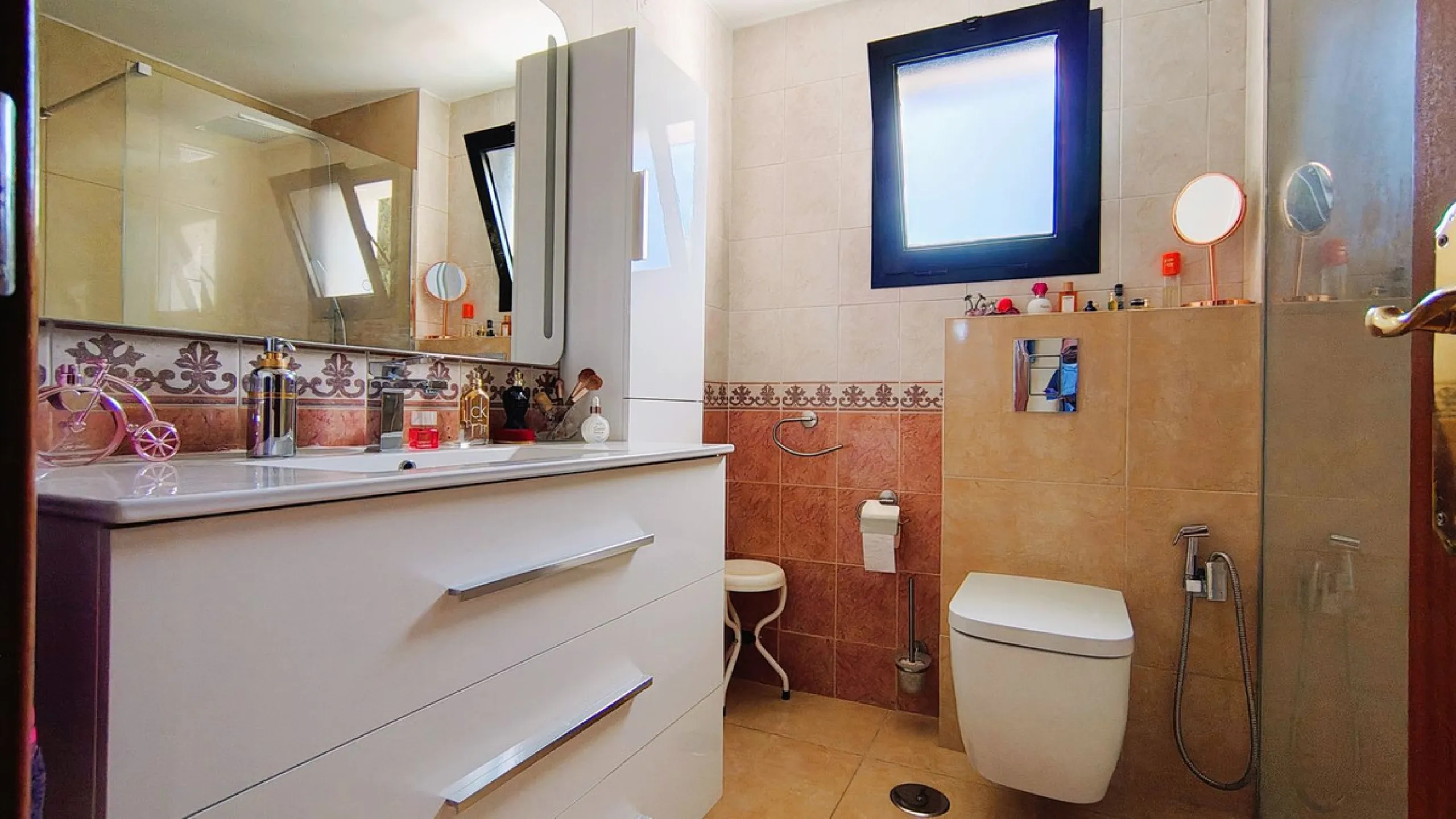 Apartment - Top Floor Apartment в продаже в Marbella, Málaga. В доме 2 спален и 2 ванных комнат. Площадь дома 100 м²