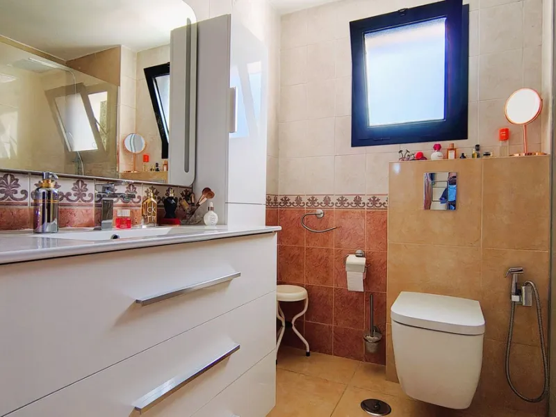 Apartment - Top Floor Apartment в продаже в Marbella, Málaga. В доме 2 спален и 2 ванных комнат. Площадь дома 100 м²