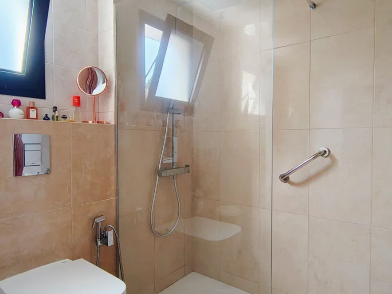Apartment - Top Floor Apartment в продаже в Marbella, Málaga. В доме 2 спален и 2 ванных комнат. Площадь дома 100 м²