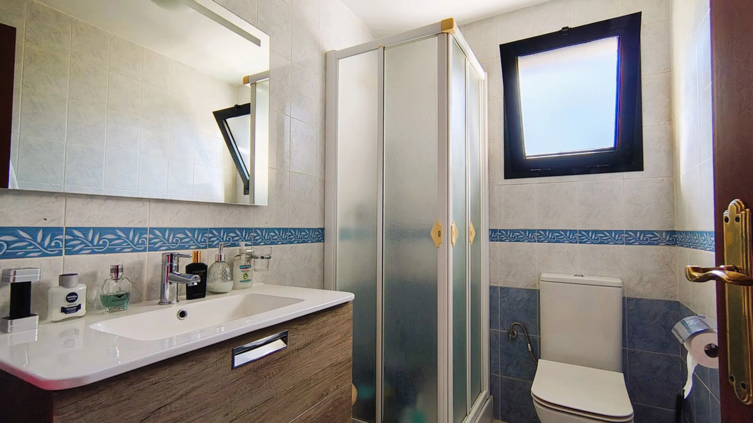 Apartment - Top Floor Apartment в продаже в Marbella, Málaga. В доме 2 спален и 2 ванных комнат. Площадь дома 100 м²