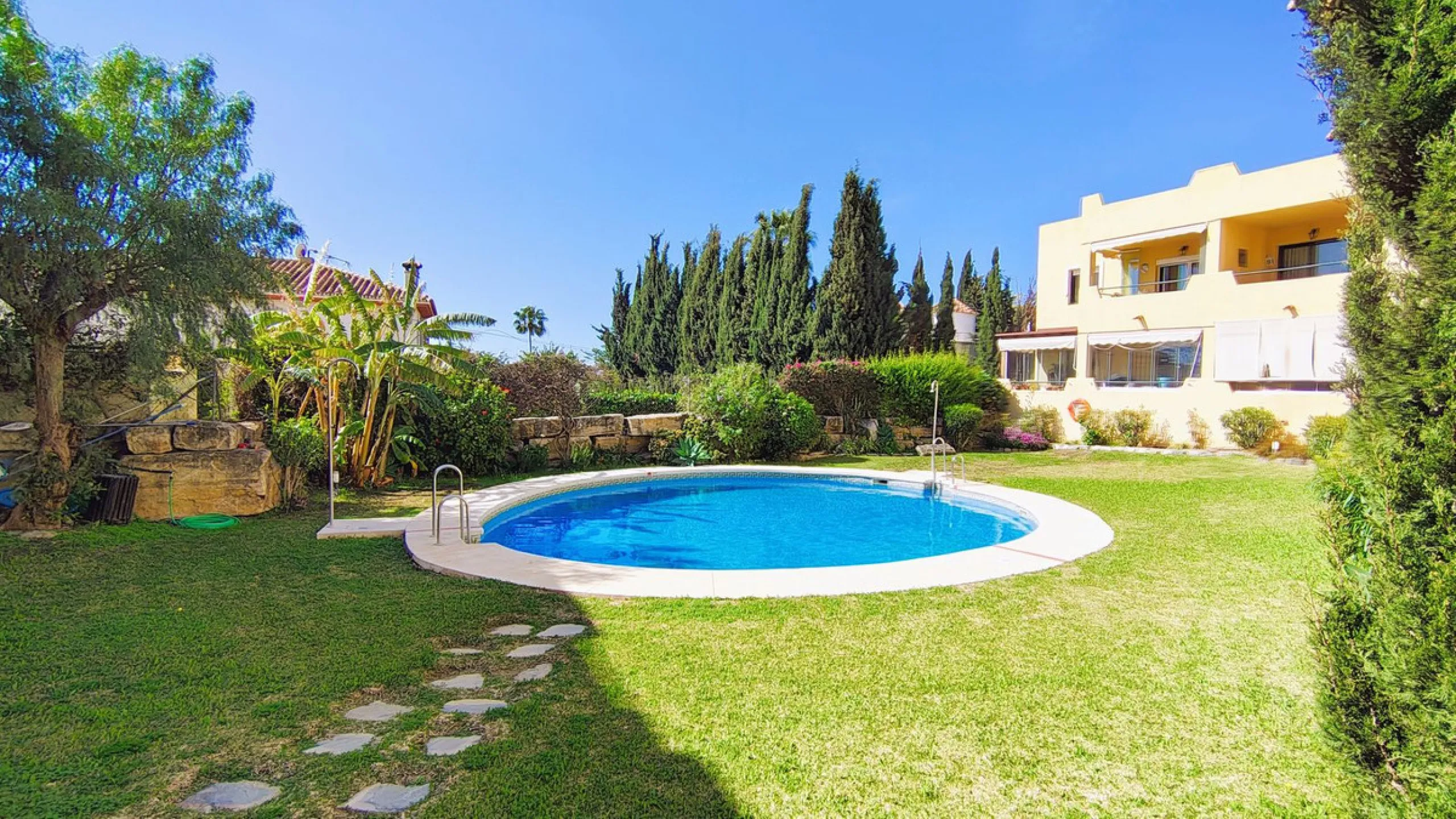 Apartment - Top Floor Apartment в продаже в Marbella, Málaga. В доме 2 спален и 2 ванных комнат. Площадь дома 100 м²